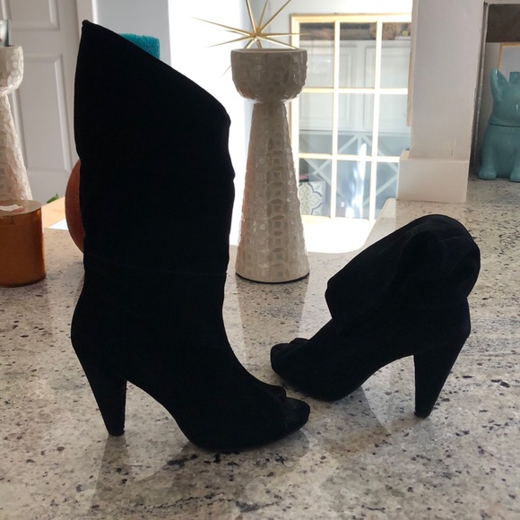 Vince Camuto black suede slouchy peep toe booties Size 8 - Picture 8 of 9